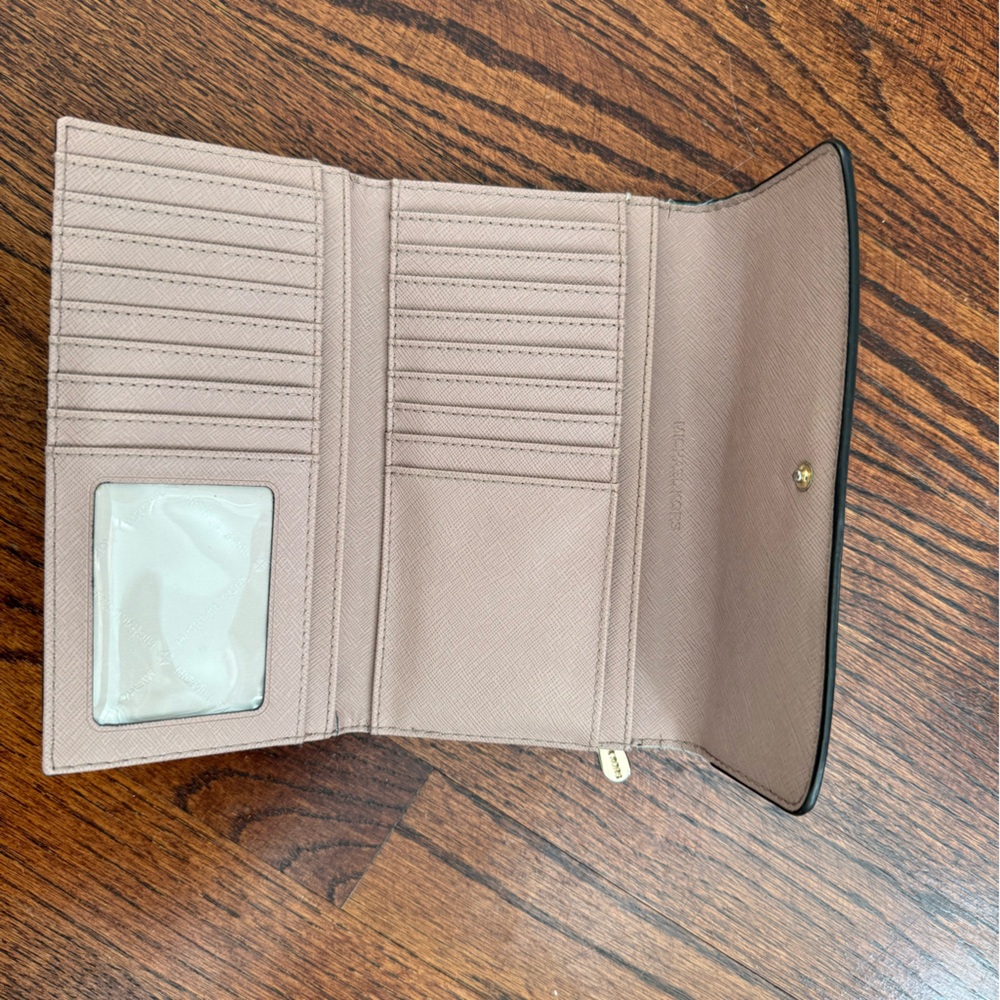 Michael Kors Baby Pink Wallet with Gold Logo - Picture 3 of 4